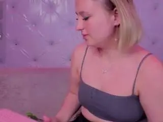 Xnaughtyfox  live sex cam