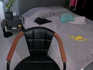 Curly-sue  live sex cam