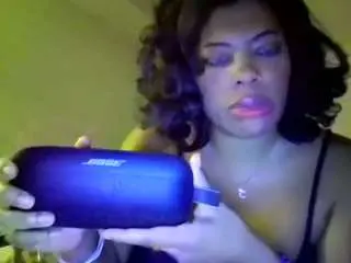 Iamkhakia  live sex cam