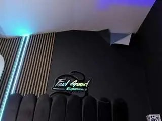 Nicoolettee  live sex cam