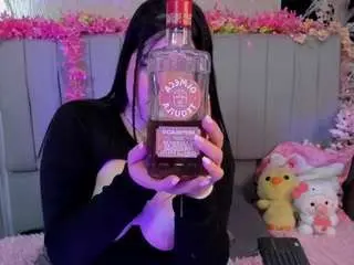 Junecandy18  live sex cam