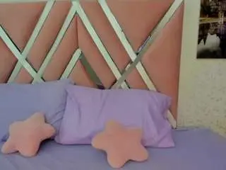 Nicoll89  live sex cam