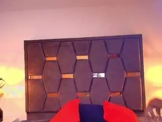 Sara-naugty  live sex cam
