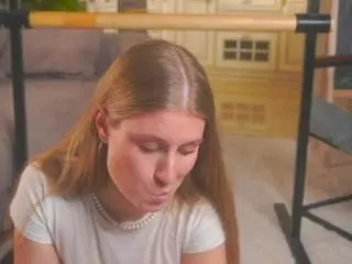 Ivanaknisley  live sex cam