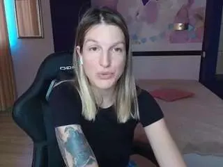 Emilywalkers  live sex cam