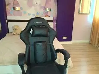 Emilywalkers  live sex cam