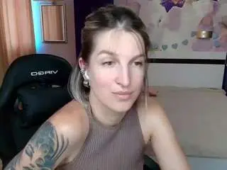 Emilywalkers  live sex cam