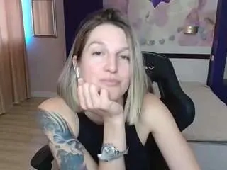 Emilywalkers  live sex cam