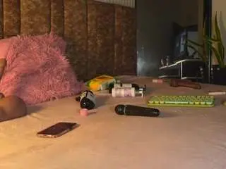 Missdionne-curly  live sex cam