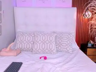 Susie-evilvodevil18  live sex cam