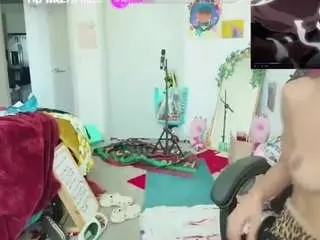 Honeydewhigh  live sex cam