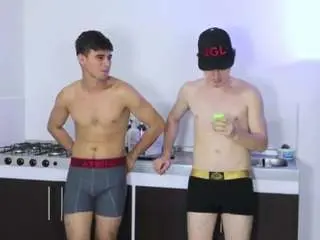 Brunettegirl-18  live sex cam