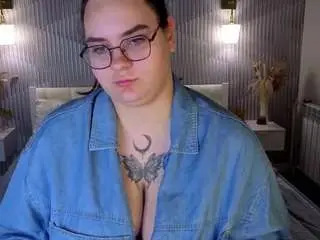 Kity-mooree  live sex cam