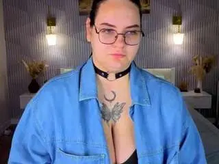 Kity-mooree  live sex cam