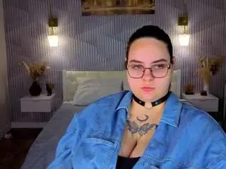 Kity-mooree  live sex cam