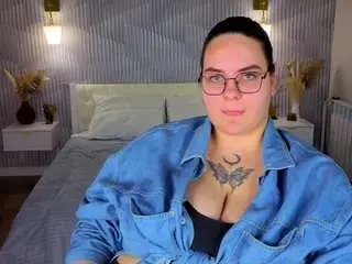Kity-mooree  live sex cam