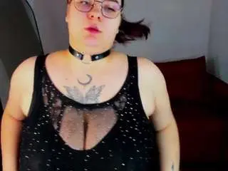 Kity-mooree  live sex cam