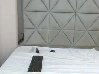 Genesismoretz  live sex cam