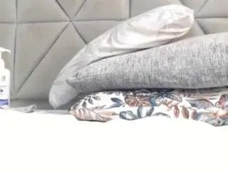 Genesismoretz  live sex cam