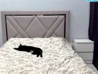 Moiracrissey  live sex cam