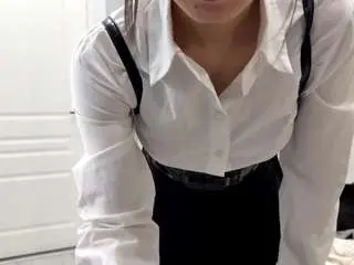 Moiracrissey  live sex cam