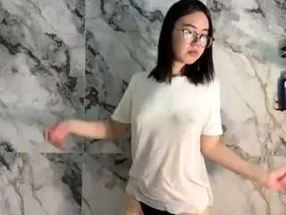 Moiracrissey  live sex cam