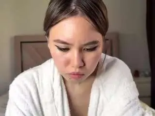 Moiracrissey  live sex cam