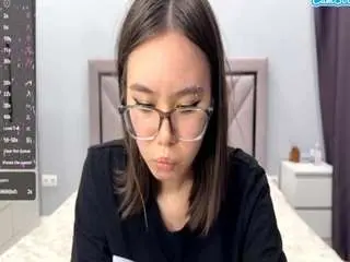 Moiracrissey  live sex cam