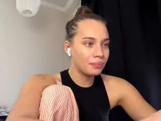 Domoniquetaliman  live sex cam