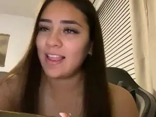 Julieee04  live sex cam