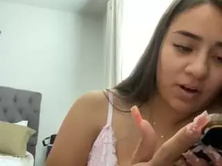 Julieee04  live sex cam
