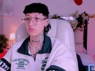 Ravengreen  live sex cam