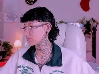 Ravengreen  live sex cam