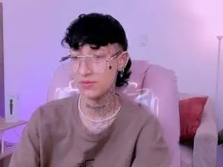 Ravengreen  live sex cam