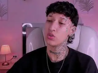 Ravengreen  live sex cam