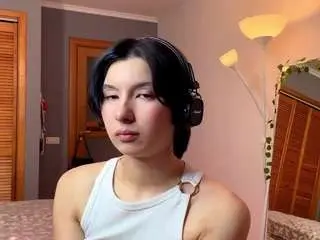 Wildatebar  live sex cam