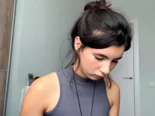 Wildatebar  live sex cam