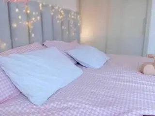 Foxy-boobs  live sex cam