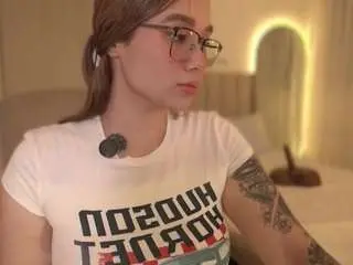 Foxy-boobs  live sex cam