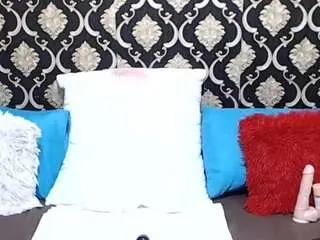 Bootycurvy  live sex cam