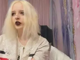 Maxinehouseman  live sex cam