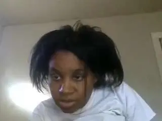 Prettylightskin  live sex cam