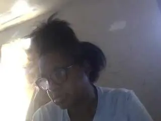 Prettylightskin  live sex cam