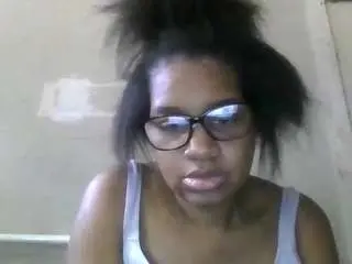 Prettylightskin  live sex cam