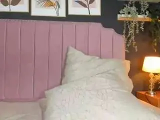 Scarlet-t  live sex cam