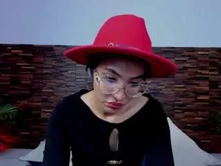 Lucyyliiu  live sex cam