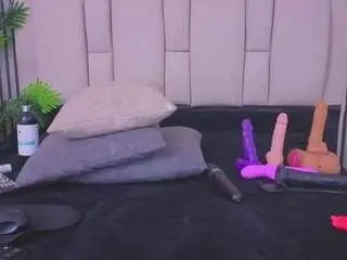 Bryonycute  live sex cam