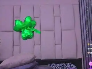 Bryonycute  live sex cam