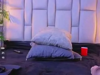 Bryonycute  live sex cam