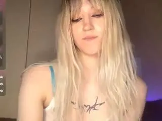 Debbybrindley  live sex cam